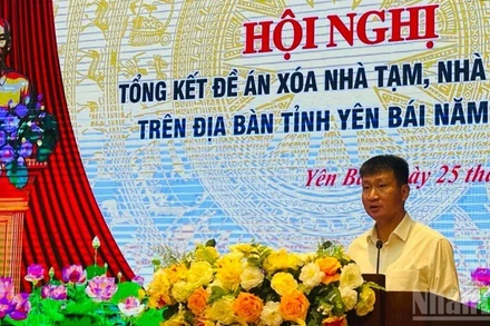 Bí thư Tỉnh ủy Yên Bái Trần Huy Tuấn phát biểu tại hội nghị. (Ảnh: THANH SƠN)