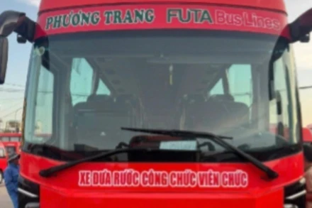 Phương tiện tổ chức vận chuyển cán bộ, công chức, viên chức và người lao động.