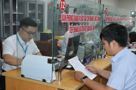 Giải quyết thủ tục hành chính tại Trung tâm Phục vụ hành chính công xã Long Thành, tỉnh Đồng Nai.