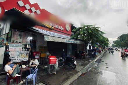 Cửa hàng bánh mì trên đường Nguyễn Thái Sơn đã tạm dừng hoạt động phục vụ công tác kiểm tra an toàn thực phẩm.