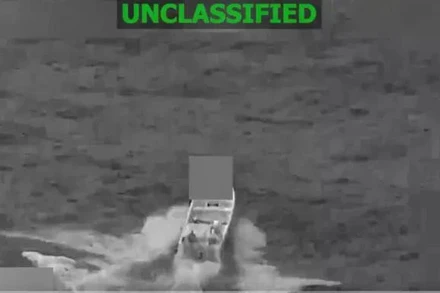 Một tàu mà Mỹ nghi buôn bán ma túy trên vùng biển phía Đông Thái Bình Dương. 