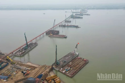 Tăng tốc xây dựng cầu Hồng Hà, góp phần hoàn thiện hạ tầng giao thông Hà Nội 