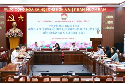 Toàn cảnh buổi họp.