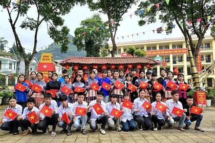 Niềm vui của học sinh Trường phổ thông dân tộc nội trú trung học cơ sở và trung học phổ thông Bắc Hà (tỉnh Lào Cai) trong dịp kỷ niệm 80 năm Cách mạng Tháng Tám thành công và Quốc khánh 2/9.