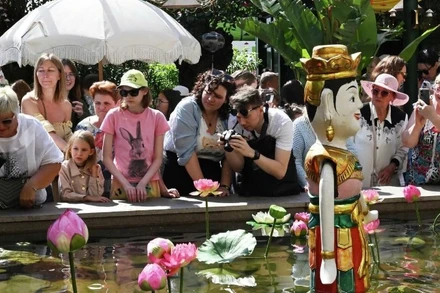 Người dân Nga tìm hiểu văn hóa Việt Nam tại Lễ hội Văn hóa trên Quảng trường Đỏ. (Ảnh RIA)