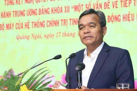 Đồng chí Hồ Văn Niên, Ủy viên Trung ương Đảng, Bí thư Tỉnh ủy Quảng Ngãi phát biểu kết luận hội nghị.