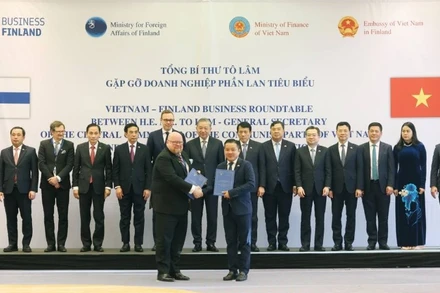 Tập đoàn VNPT và Tập đoàn Nokia trao hợp đồng hợp tác dưới sự chứng kiến của Tổng Bí thư Tô Lâm.