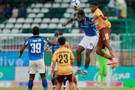 Becamex Thành phố Hồ Chí Minh (áo xanh) thắng đậm trên sân của Hoàng Anh Gia Lai. (Ảnh: VPF)