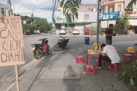 Thịt lợn và chế phẩm từ nó đã bị rút khỏi thực đơn nhiều hàng quán hơn một tháng nay.