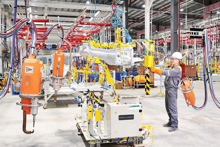 Sản xuất, lắp ráp ô-tô điện ở Vũng Áng.