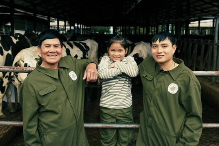 Mộc Châu Creamery khẳng định chuẩn mực sữa thuần khiết và thượng hạng, kết tinh từ bàn tay trung thực, tận tâm và bền bỉ của những người nông dân cao nguyên.