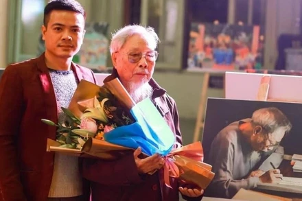 Ngô Nhật Tăng và nghệ nhân hát văn Hoàng Trọng Kha.