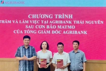 Đồng chí Phạm Toàn Vượng, Tổng Giám đốc Agribank đã làm việc với các chi nhánh trên địa bàn tỉnh Thái Nguyên để kiểm tra, chỉ đạo công tác khắc phục hậu quả bão số 11, thăm hỏi người lao động và khách hàng bị thiệt hại.