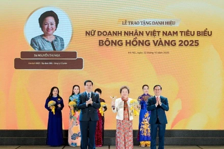 Madame Nguyễn Thị Nga - Chủ tịch Tập đoàn BRG lần thứ 6 vinh dự nhận danh hiệu Top 10 “Nữ doanh nhân Việt Nam tiêu biểu - Bông hồng Vàng”.