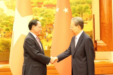 Phó Chủ tịch Quốc hội Trần Quang Phương hội kiến Ủy viên trưởng Nhân đại toàn quốc Trung Quốc Triệu Lạc Tế. 