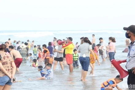 Đà Nẵng nhân rộng mô hình “Phối hợp tuần tra đảm bảo an ninh trật tự du lịch biển” nhằm góp phần đảm bảo an toàn, an ninh trật tự, mang lại bình yên cho người dân, du khách. (Ảnh: ANH ĐÀO)