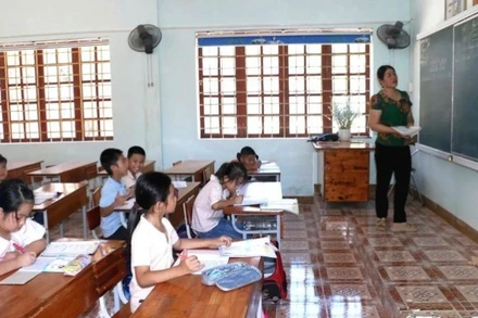 Nhiều lớp học ở Trường tiểu học Trung Phúc Cường 2 sáng 11/9 không đủ học sinh đi học.