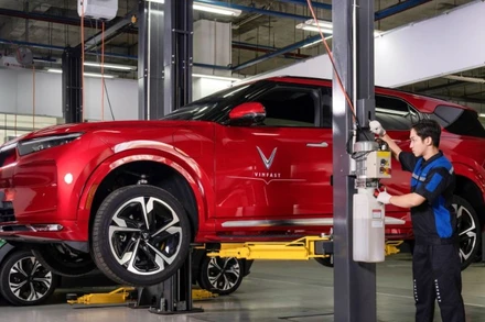 Hỗ trợ khách hàng miền bắc và miền trung sửa chữa xe hư hỏng do mưa lũ