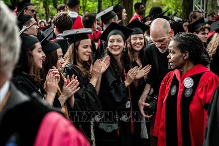 Sinh viên tại Đại học Harvard ở Cambridge, Massachusetts, Mỹ. (Ảnh: THX/TTXVN)
