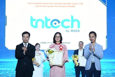 Đại diện TNTech tại lễ trao giải.