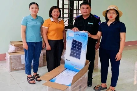 Đại diện cộng đồng dân cư chọn lắp đặt hệ thống chiếu sáng năng lượng mặt trời tại các thôn, xóm.