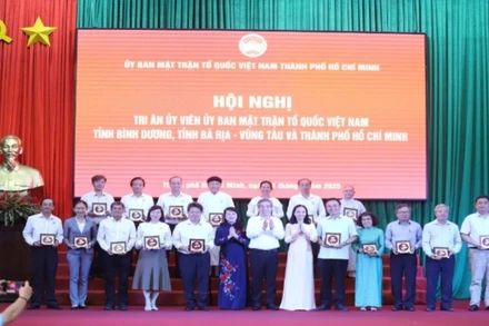 Ủy ban Mặt trận Tổ quốc Việt Nam Thành phố Hồ Chí Minh tri ân các cán bộ mặt trận.