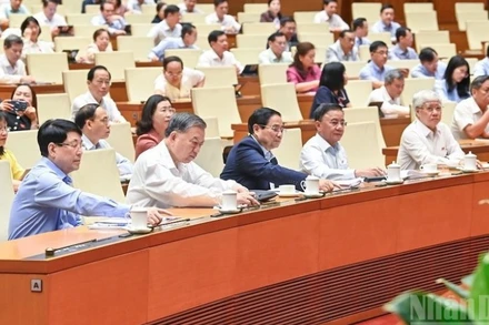 Ngày 16/6/2025, Quốc hội thông qua Nghị quyết sửa đổi, bổ sung một số điều của Hiến pháp năm 2013 với 100% đại biểu có mặt tán thành. (Ảnh: DUY LINH)