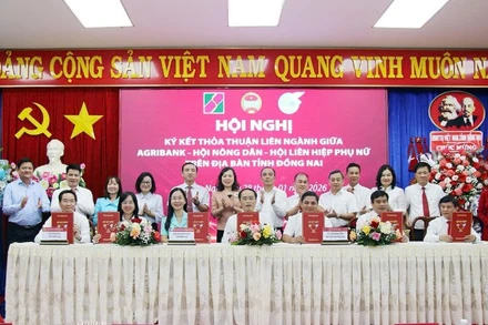 Lãnh đạo Hội Nông dân tỉnh Đồng Nai, Hội Liên hiệp Phụ nữ tỉnh Đồng Nai và 5 chi nhánh Agribank loại I trên địa bàn tỉnh ký kết thỏa thuận hợp tác.