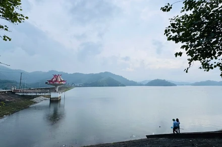 Bảo vệ nghiêm ngặt nguồn nước hồ Núi Cốc