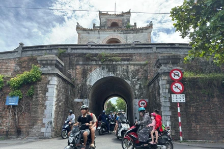 Cần tháo nút thắt giao thông ở Kinh thành Huế.