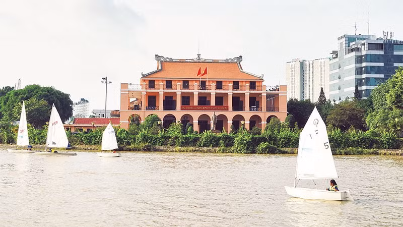 Bến Nhà Rồng, nay là Bảo tàng Hồ Chí Minh, Chi nhánh Thành phố Hồ Chí Minh, một điểm nhấn về Không gian văn hóa Hồ Chí Minh trên địa bàn thành phố. (Ảnh MẠNH HẢO)