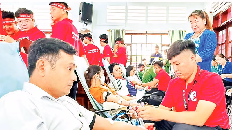 Phong trào hiến máu tình nguyện được lan tỏa rộng khắp ở Vĩnh Long. (Ảnh BÁ DŨNG)