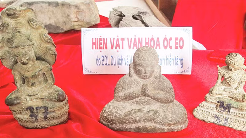 Một số hiện vật Óc Eo được hiến tặng.