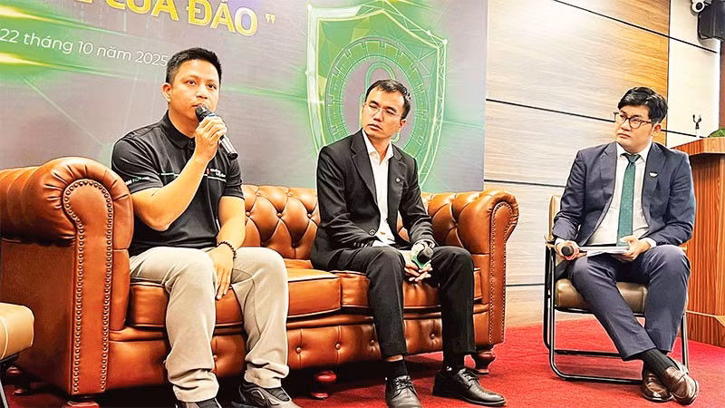 Các chuyên gia an ninh mạng, luật sư trong một cuộc trao đổi về vấn nạn lừa đảo trực tuyến tại Thành phố Hồ Chí Minh.