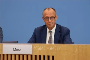 Thủ tướng Đức Friedrich Merz phát biểu trong một cuộc họp báo tại thủ đô Berlin. (Ảnh: THX/TTXVN)
