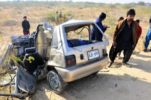 Hiện trường một vụ tai nạn ô-tô ở Pakistan, tháng 1/2026. (Ảnh minh họa: Xinhua)