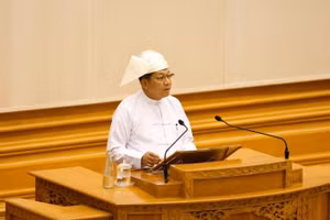 Tổng thống Myanmar Min Aung Hlaing chính thức tuyên thệ tổng thống ngày 10-4. (Ảnh: Xinhua)