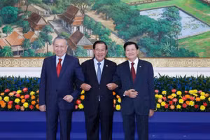 Từ trái qua phải: Tổng Bí thư, Chủ tịch nước Tô Lâm; Chủ tịch Đảng Nhân dân Campuchia, Chủ tịch Thượng viện Campuchia Hun Sen; Tổng Bí thư, Chủ tịch nước Lào Thongloun Sisoulith. (Ảnh: TTXVN)