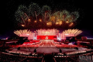 Dưới lá cờ vẻ vang của Đảng, toàn dân tộc Việt Nam đoàn kết, chung sức để thực hiện thành công Nghị quyết Đại hội XIV. (Ảnh: THÀNH ĐẠT)