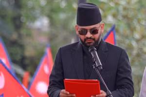 Ông Balendra Shah tuyên thệ nhậm chức Thủ tướng Nepal. (Ảnh: Xinhua)