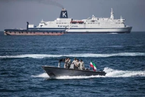 Binh sĩ Iran tuần tra eo biển Hormuz ở miền nam Iran. (Ảnh minh họa: Xinhua)