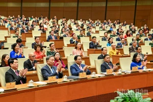 Lãnh đạo Đảng, Nhà nước cùng các đại biểu Quốc hội tham dự phiên họp. (Ảnh: DUY LINH)