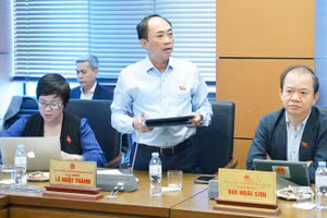 Đại biểu Lê Nhật Thành (Hà Nội) phát biểu tại phiên thảo luận Tổ của Quốc hội.