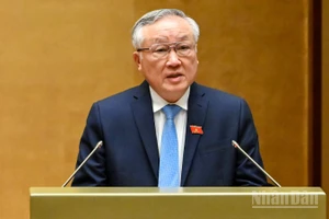 Phó Thủ tướng Thường trực Chính phủ Nguyễn Hòa Bình trình bày báo cáo. (Ảnh: DUY LINH)