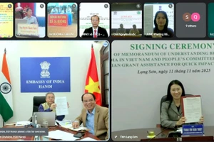 Lễ ký kết Biên bản ghi nhớ về việc triển khai các dự án tác động nhanh được tổ chức trực tuyến. (Ảnh: Đại sứ quán Ấn Độ tại Việt Nam)