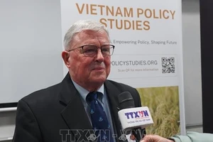 Giáo sư Carl Thayer, chuyên gia nghiên cứu về Việt Nam tại Học viện Quốc phòng Australia, thuộc Đại học New South Wales. (Ảnh: TTXVN)