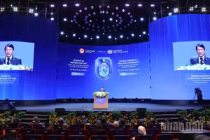 Bộ trưởng Công an Lương Tam Quang phát biểu bế mạc Lễ mở ký Công ước Hà Nội. (Ảnh: THỦY NGUYÊN)