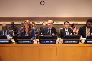 Đại diện đoàn Việt Nam và Phó Tổng Thư ký Liên hợp quốc tại sự kiện. (Ảnh: TTXVN)