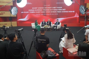 Tọa đàm “Khát vọng về một Việt Nam hùng cường trong kỷ nguyên số và phát triển vượt bậc của khoa học-công nghệ”. (Ảnh: TRUNG HƯNG)