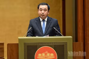 Bộ trưởng Nông nghiệp và Môi trường Trần Đức Thắng phát biểu giải trình vấn đề đại biểu Quốc hội nêu. (Ảnh: DUY LINH)